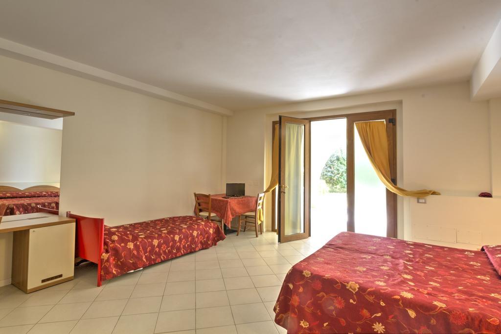 Albergo Le Piante مانربا ديل جاردا المظهر الخارجي الصورة