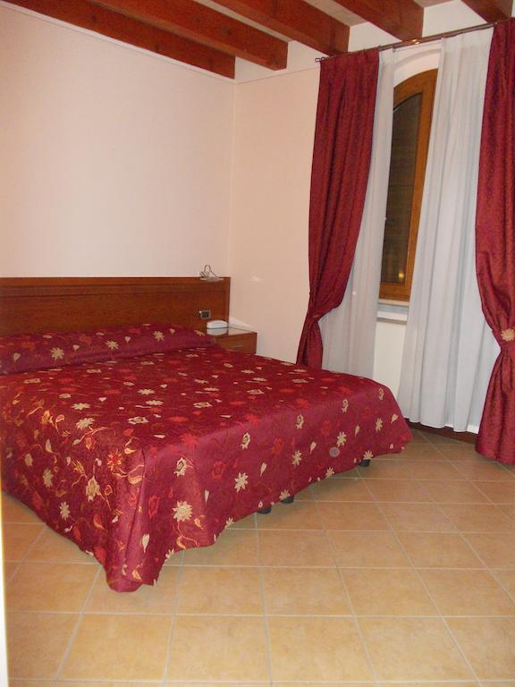 Albergo Le Piante مانربا ديل جاردا المظهر الخارجي الصورة
